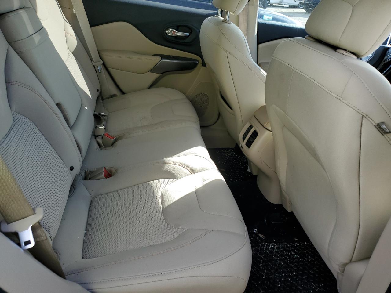 2019 Jeep Cherokee Latitude VIN: 1C4PJLCX8KD319020 Lot: 91221805