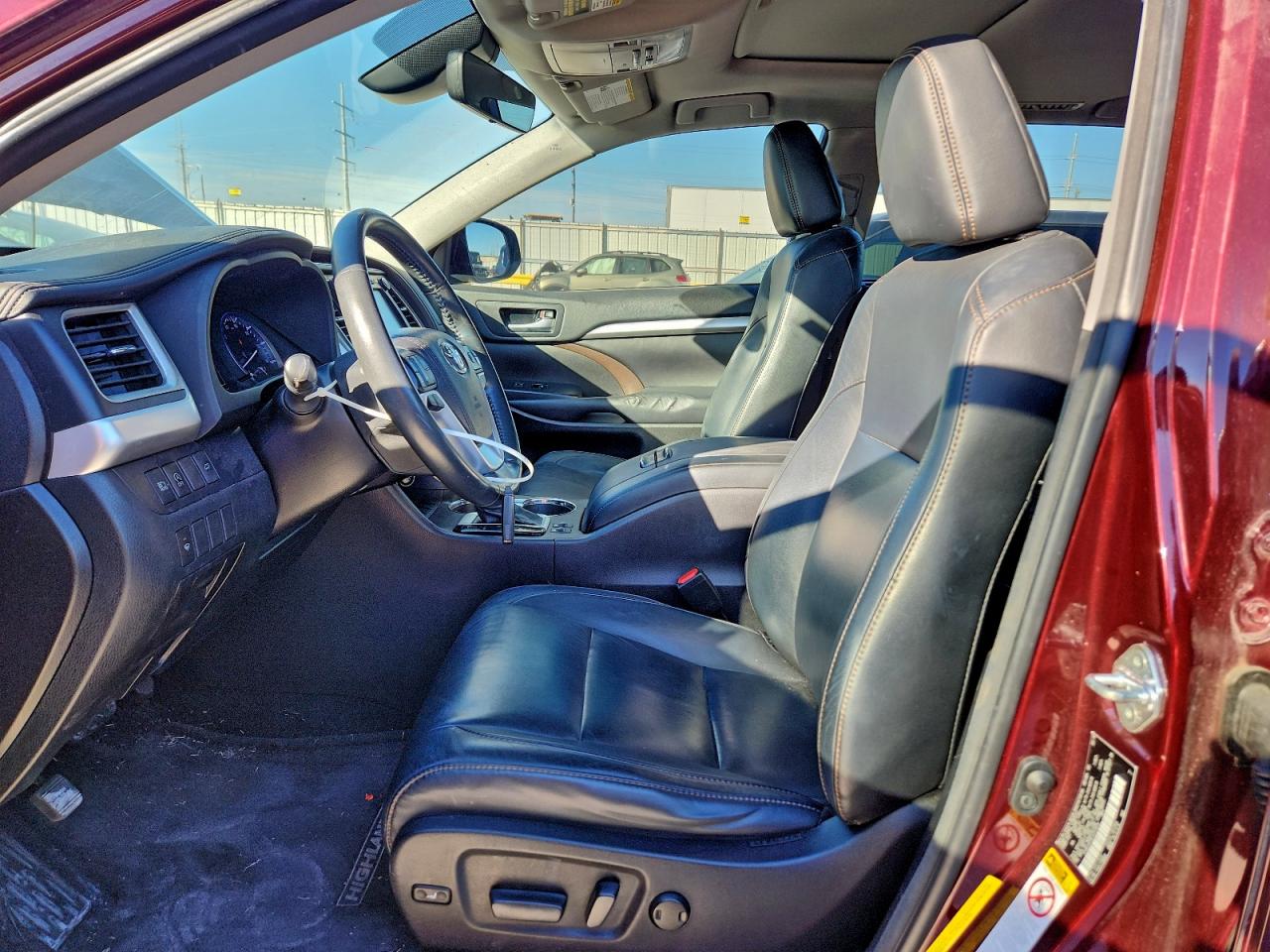 2018 Toyota Highlander Se VIN: 5TDKZRFH0JS273079 Lot: 94302885