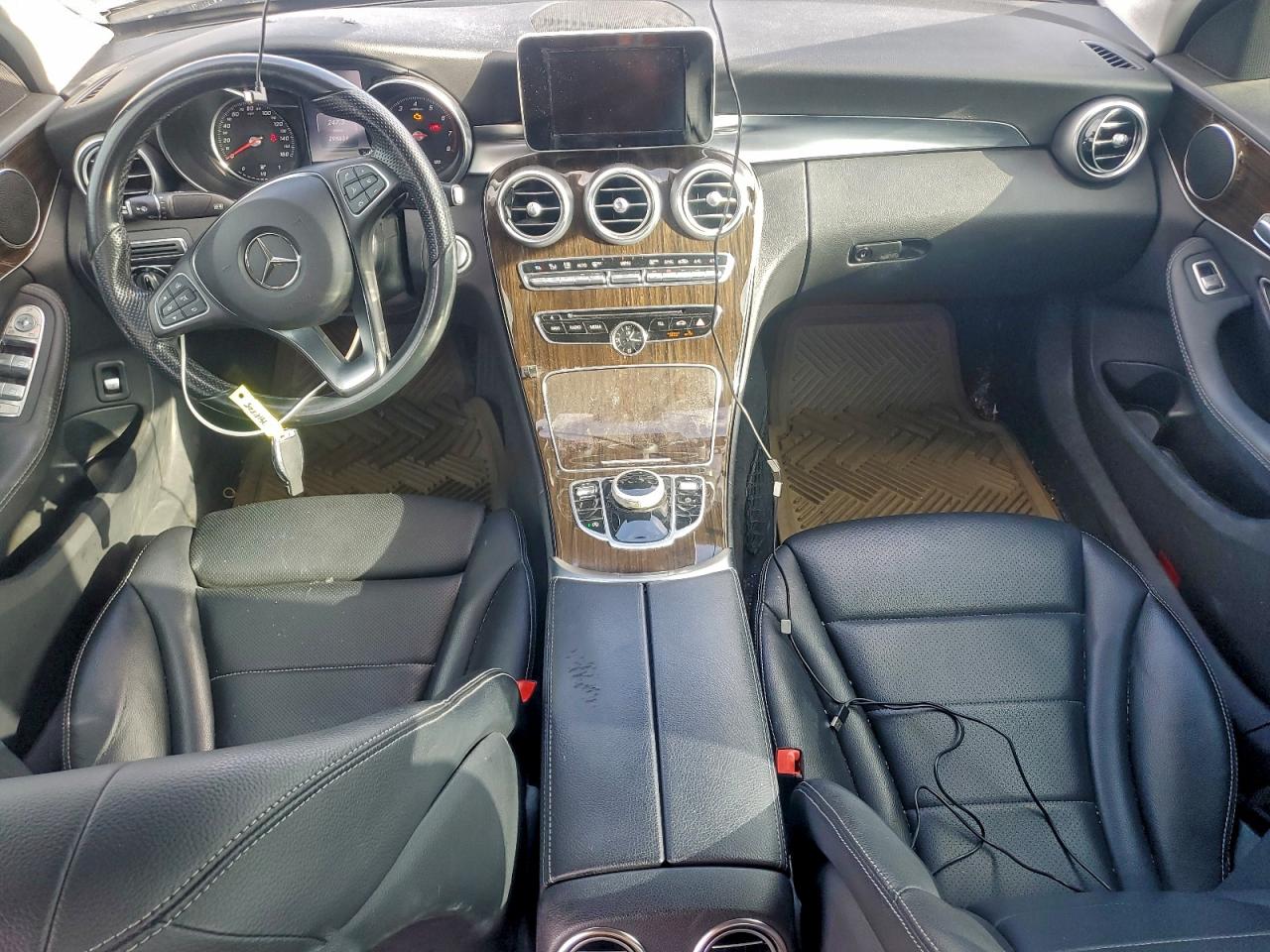 2017 Mercedes-Benz C 300 VIN: 55SWF4JB2HU190590 Lot: 93918825