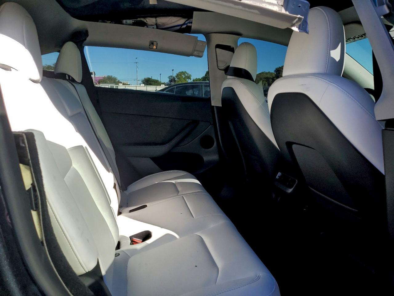 2024 Tesla Model Y VIN: 7SAYGDEE2RF064956 Lot: 94095425