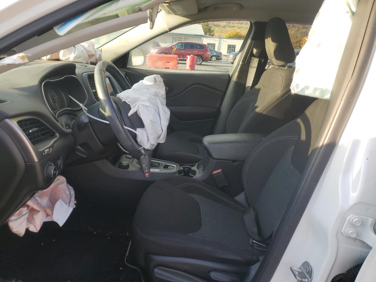 2019 Jeep Cherokee Latitude VIN: 1C4PJMCB4KD148759 Lot: 90981295