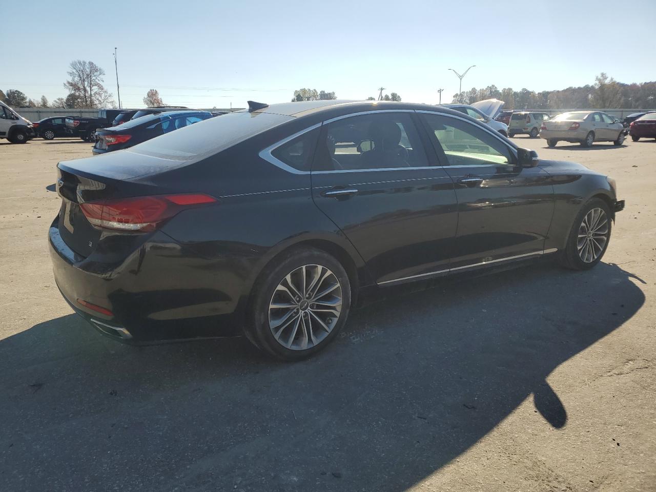 2015 Hyundai Genesis 3.8L VIN: KMHGN4JE8FU016445 Lot: 90760695