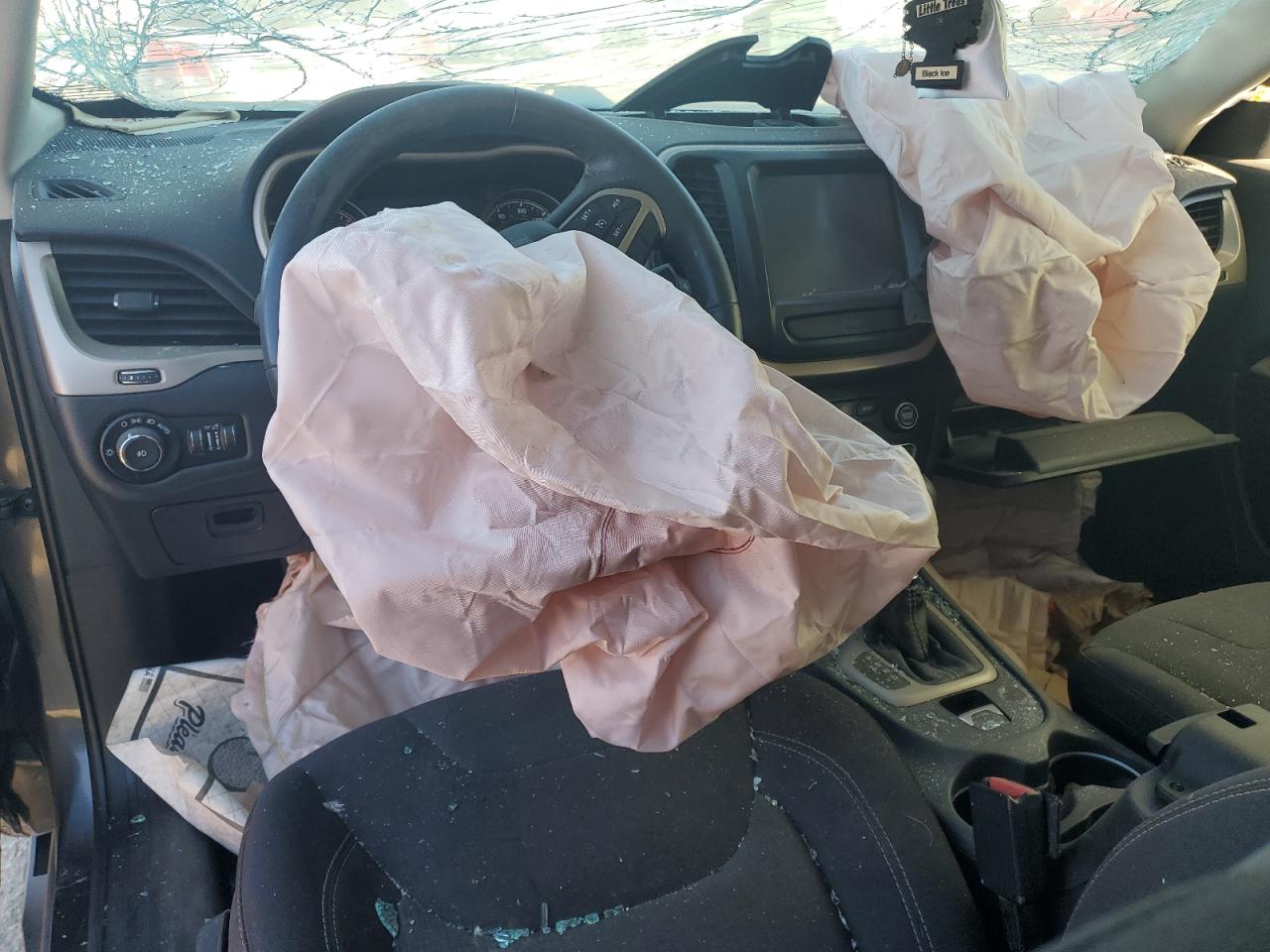 2016 Jeep Cherokee Latitude VIN: 1C4PJMCS5GW205272 Lot: 91432045