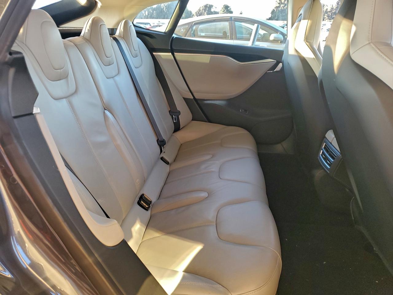 2014 Tesla Model S VIN: 5YJSA1H15EFP52424 Lot: 93894755