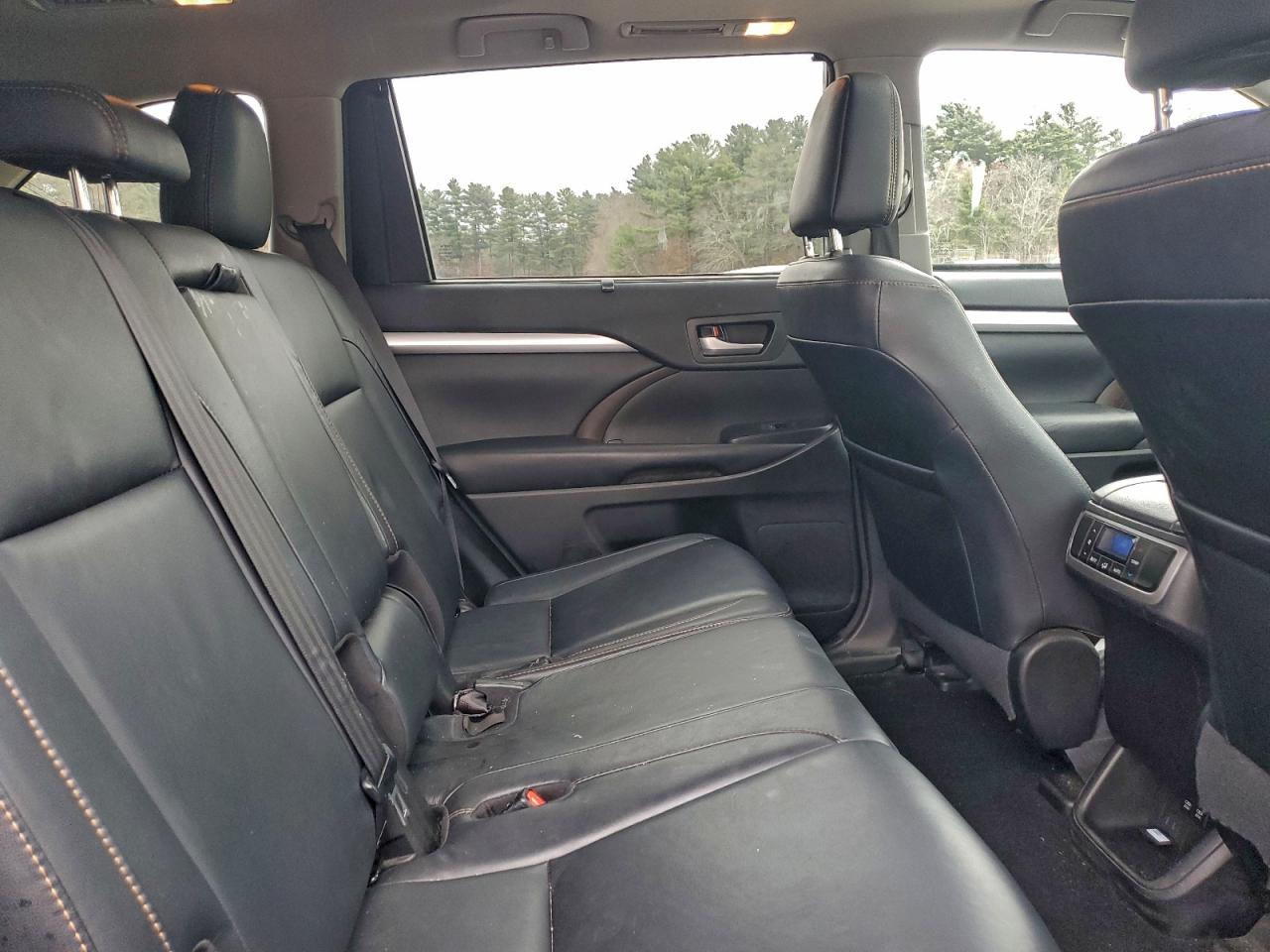 2018 Toyota Highlander Se VIN: 5TDJZRFH5JS811478 Lot: 93406645