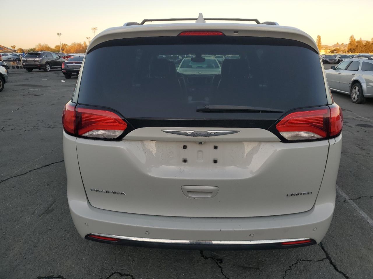 2017 Chrysler Pacifica Limited VIN: 2C4RC1GG0HR616306 Lot: 93327945