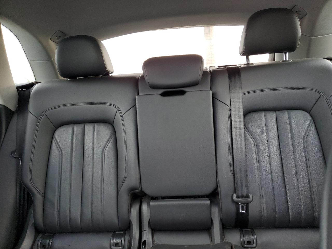 2018 Audi Q5 Premium VIN: WA1ANAFY6J2097391 Lot: 92353665