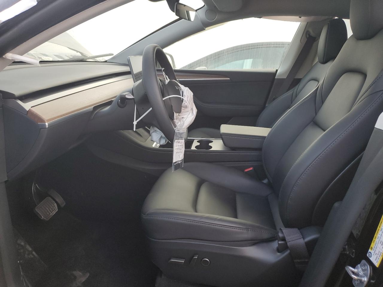 2024 Tesla Model Y VIN: 7SAYGDEE1RF084731 Lot: 90621045