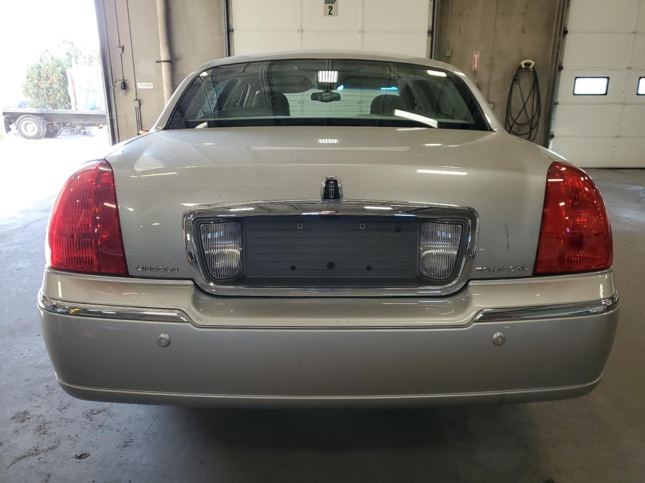 2004 Lincoln Town Car Ultimate VIN: 1LNHM83W74Y639579 Lot: 92452075