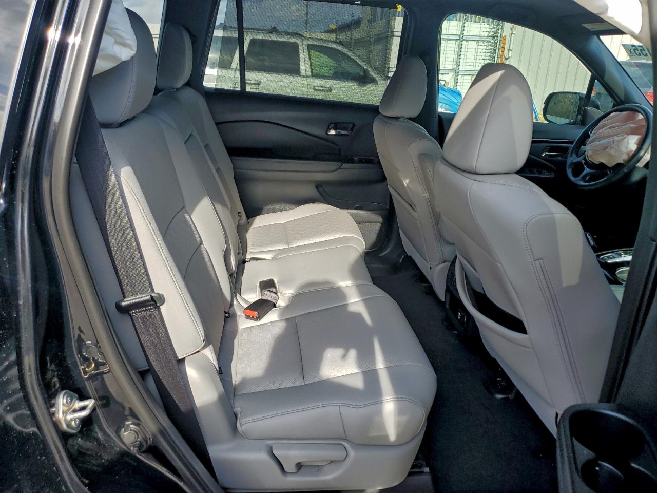 2019 Honda Passport Touring VIN: 5FNYF7H92KB000910 Lot: 94382155