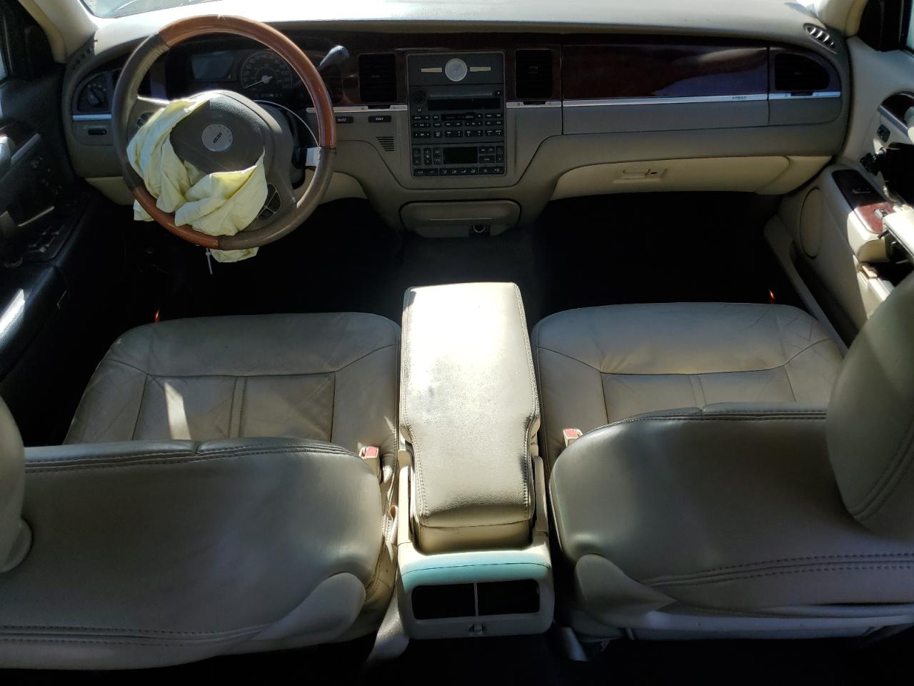 2004 Lincoln Town Car Ultimate VIN: 1LNHM83W04Y622705 Lot: 91398905