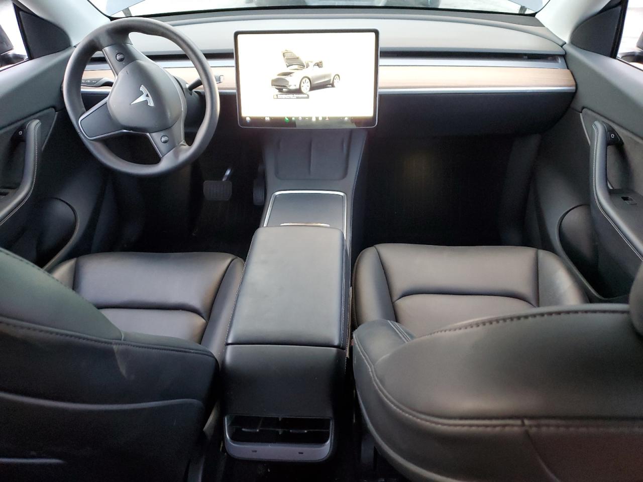 2022 Tesla Model Y VIN: 7SAYGDEE3NF360692 Lot: 92936175