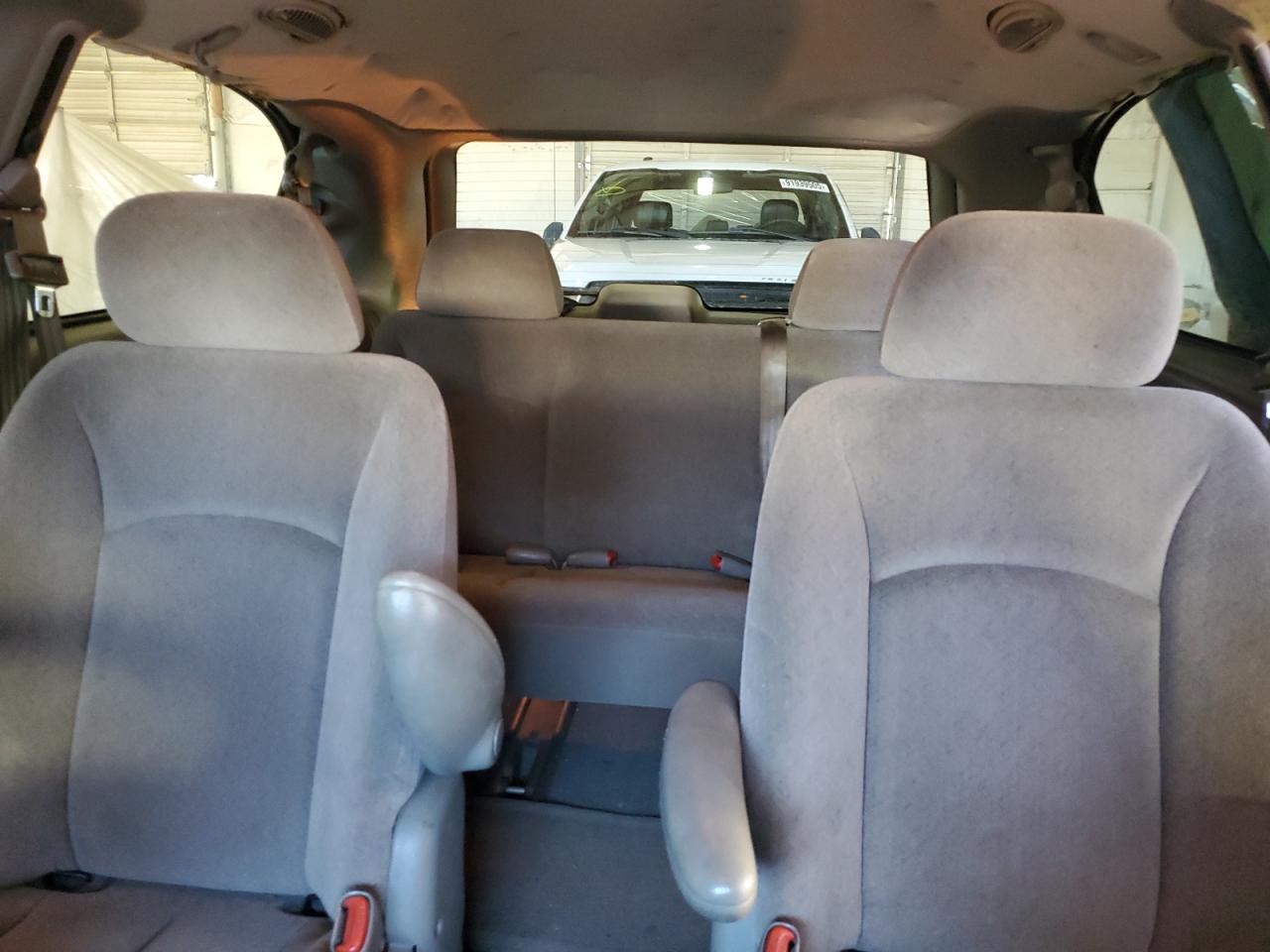 2002 Dodge Grand Caravan Sport VIN: 2B4GP44R02R698478 Lot: 93209215