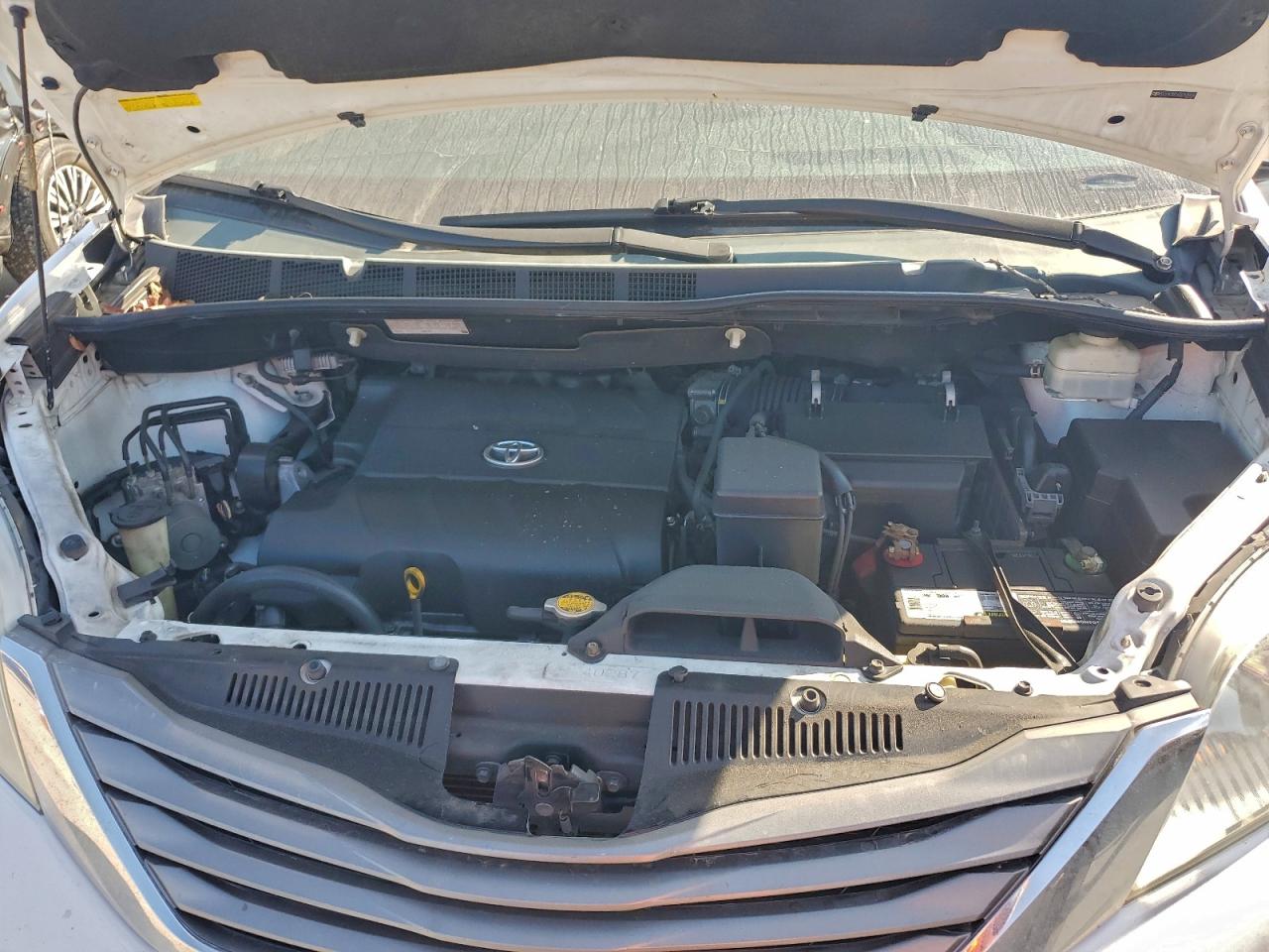 2011 Toyota Sienna Xle VIN: 5TDYK3DC4BS109404 Lot: 92931805