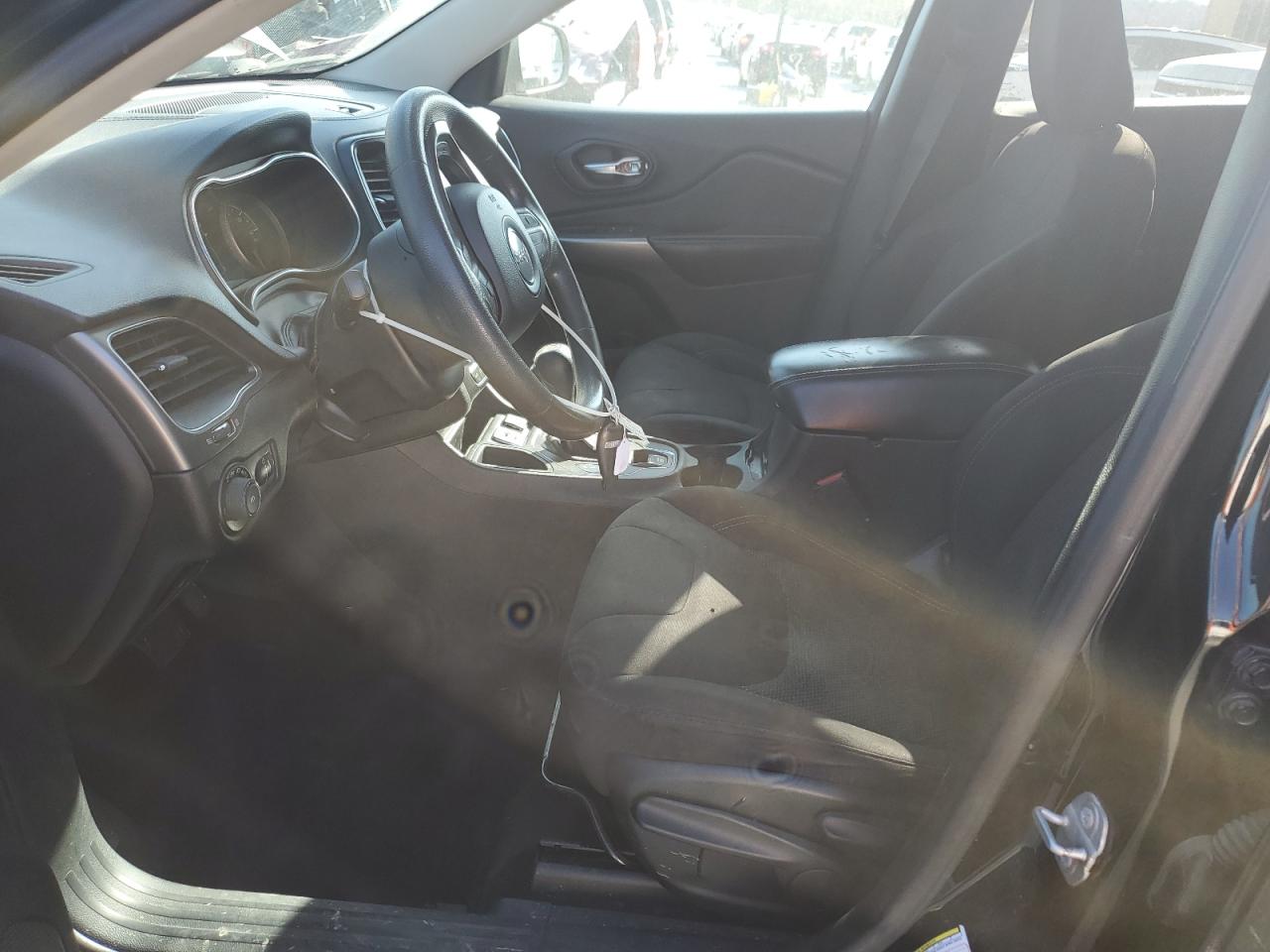 2019 Jeep Cherokee Latitude VIN: 1C4PJLCB1KD248280 Lot: 92629355