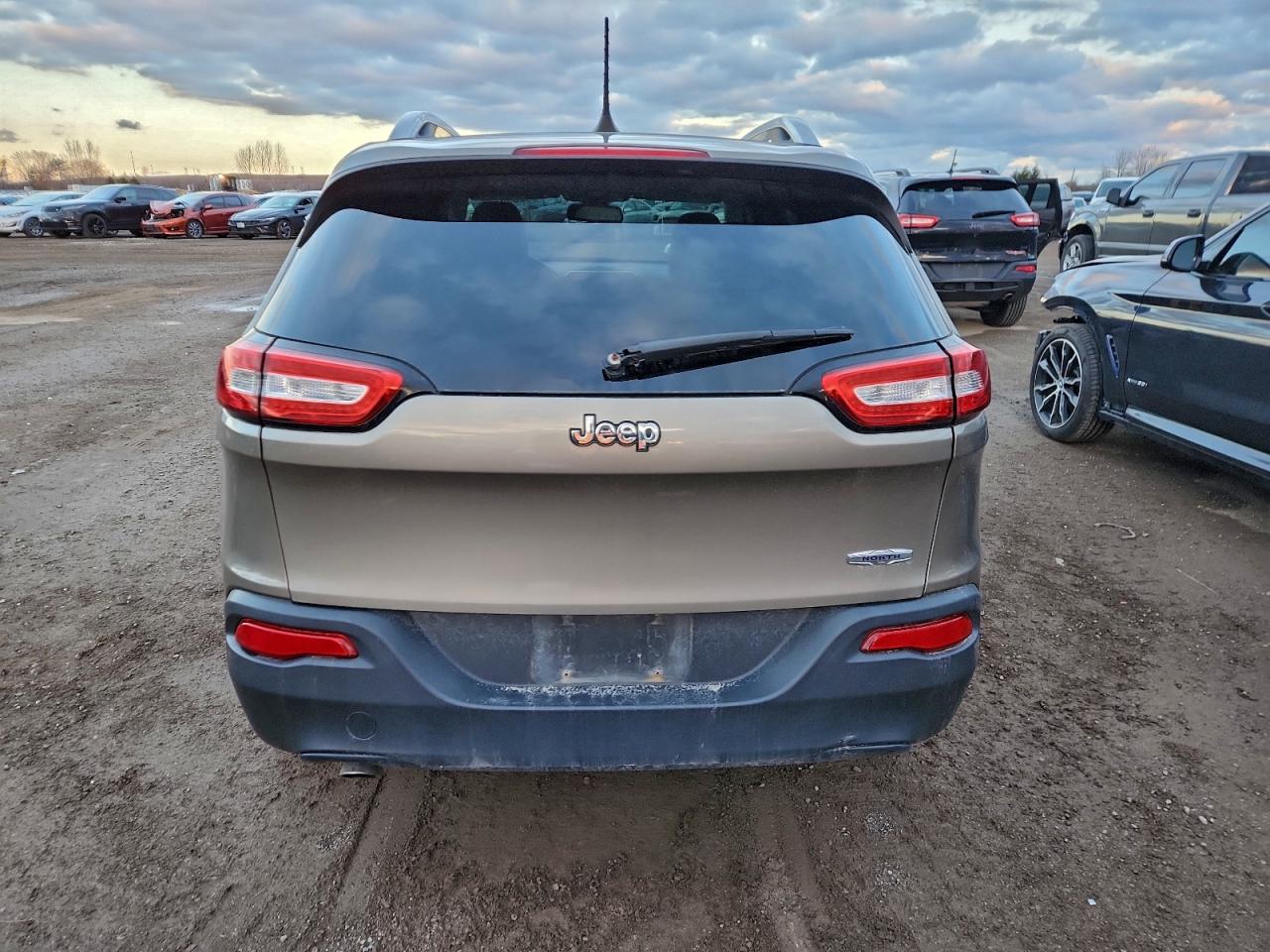 2017 Jeep Cherokee Latitude VIN: 1C4PJLCB3HW574739 Lot: 92698725