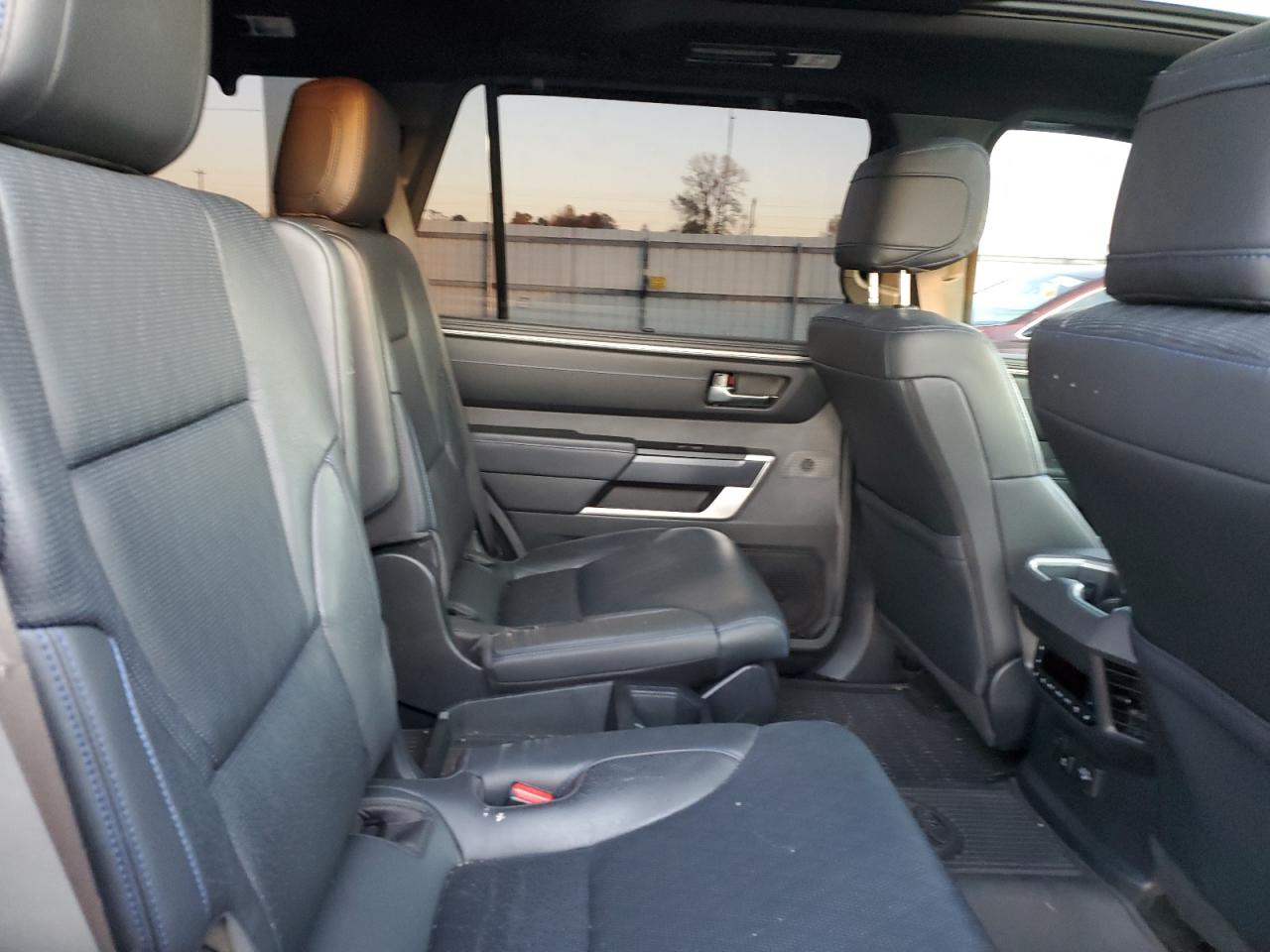 2024 Toyota Sequoia Sr5 VIN: 7SVAAAAAXRX003044 Lot: 92156405