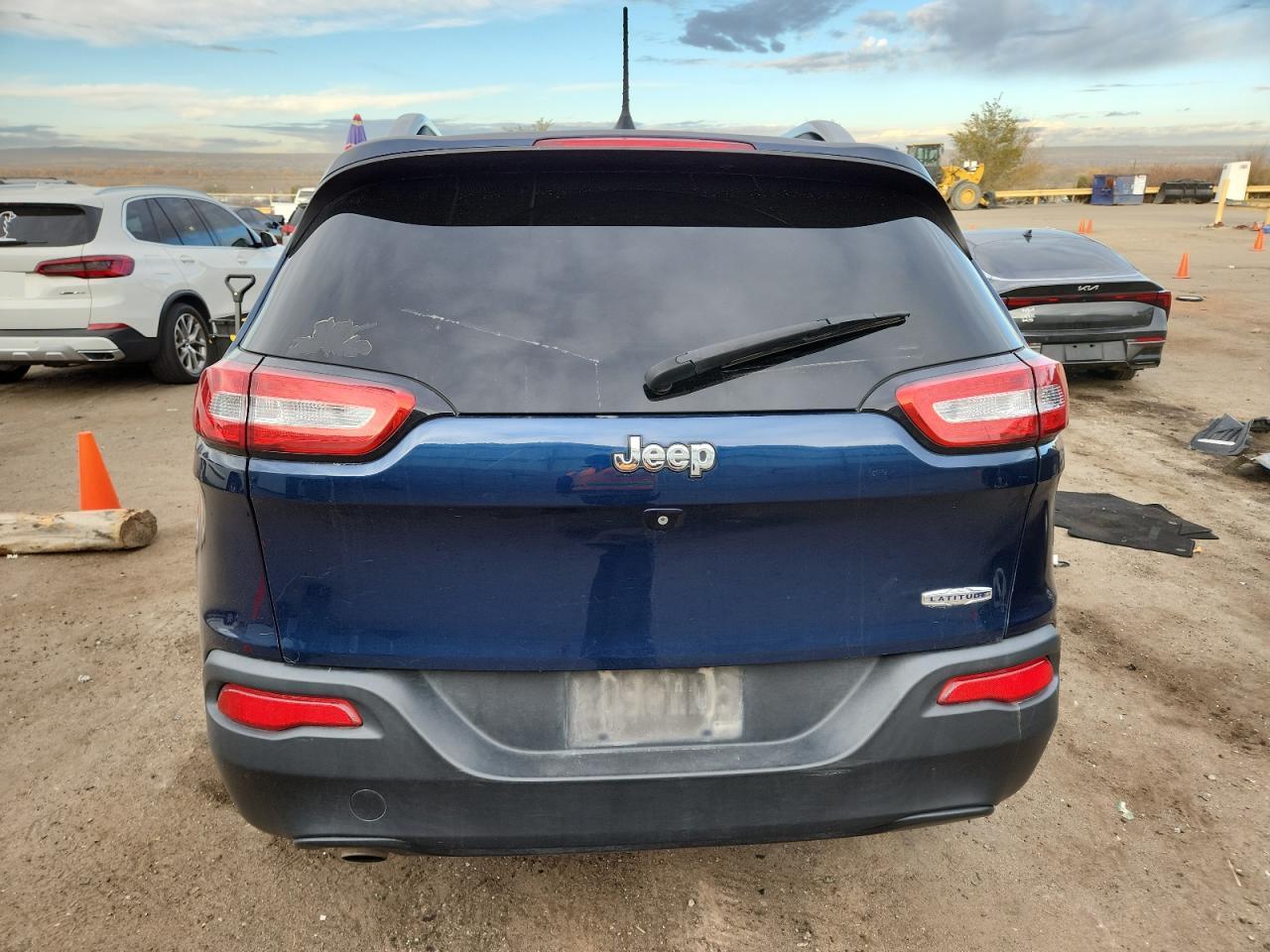 2018 Jeep Cherokee Latitude VIN: 1C4PJLCB6JD590306 Lot: 93496265