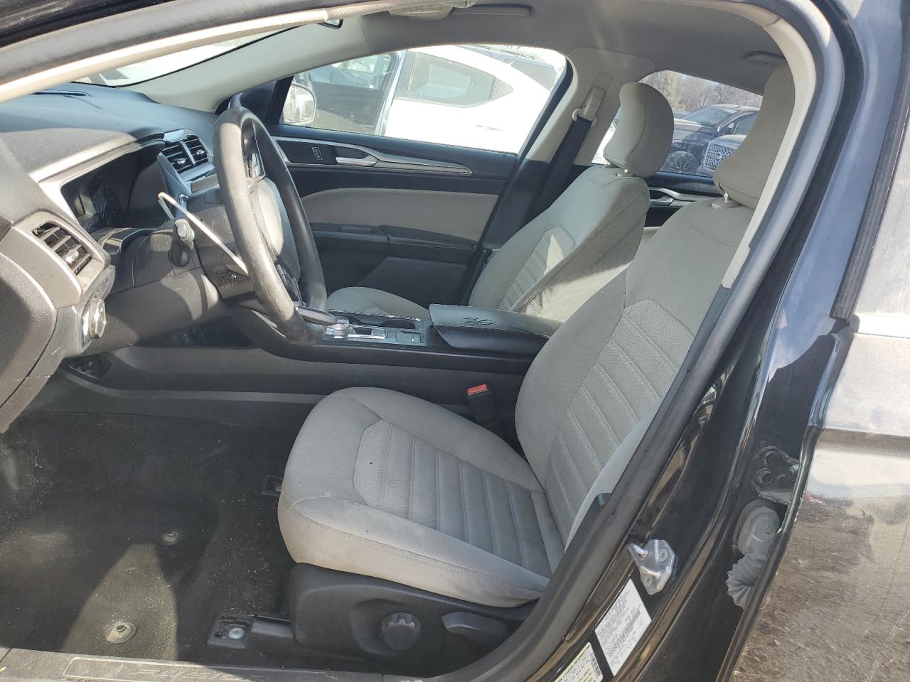 2019 Ford Fusion S VIN: 3FA6P0G75KR279981 Lot: 92649625