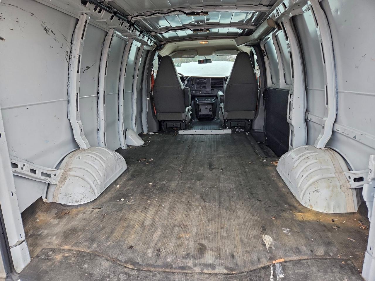 2020 Chevrolet Express G2 Van VIN: 1GCWGAF19L1270886 Lot: 94082675