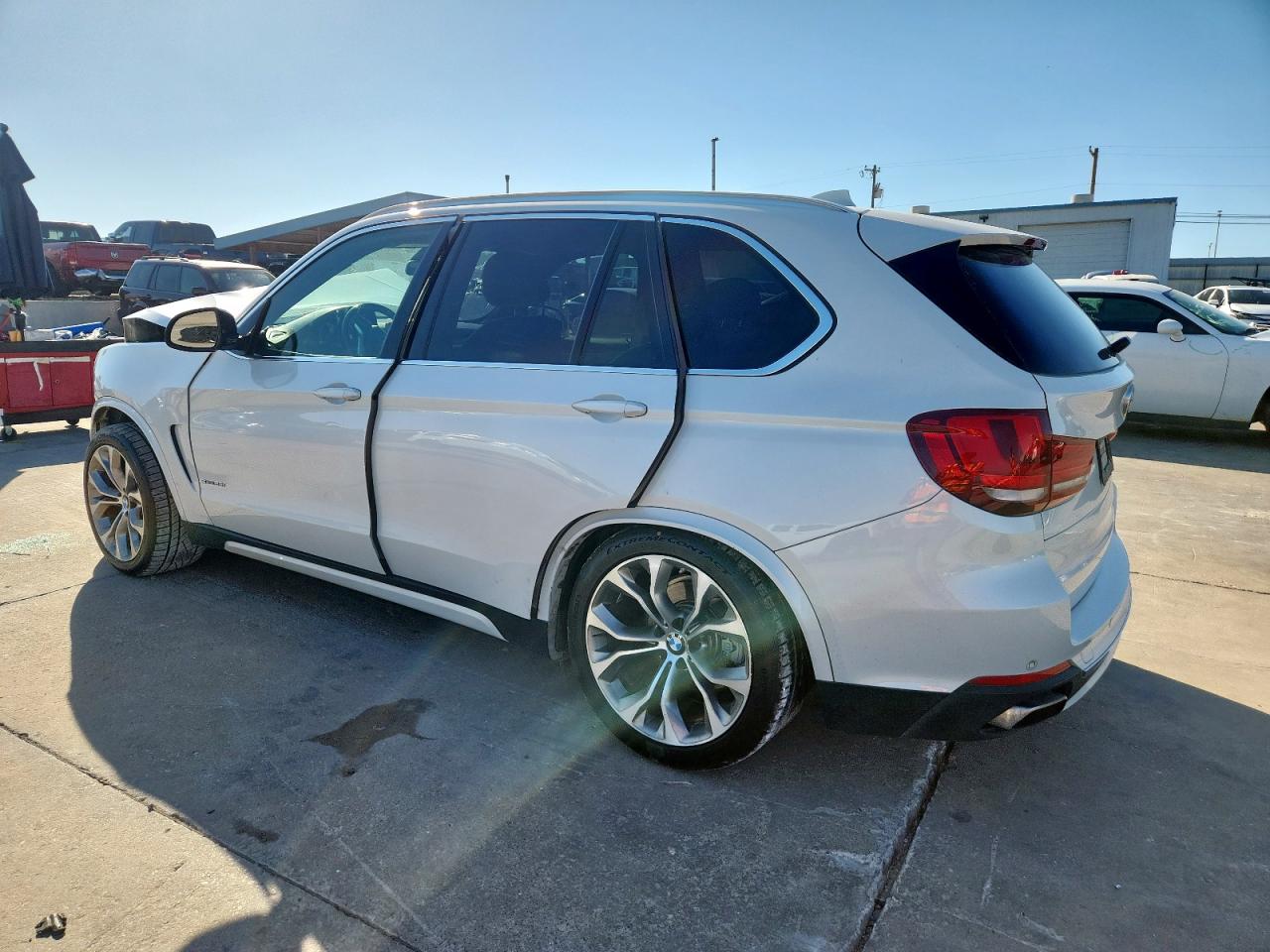 Фото: 5UXKR2C57J0Z16644