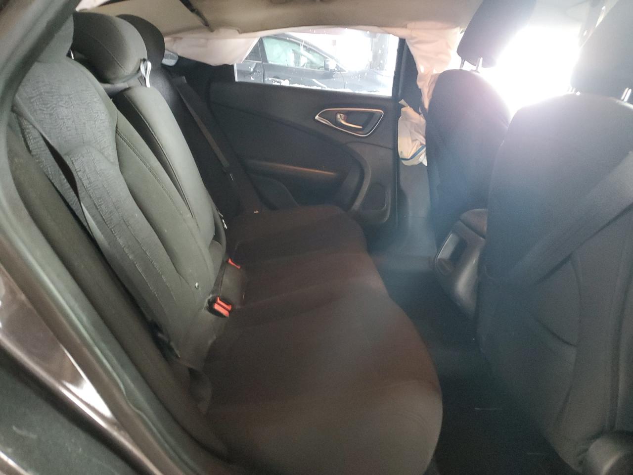 2016 Chrysler 200 Limited VIN: 1C3CCCAB9GN103179 Lot: 92111465