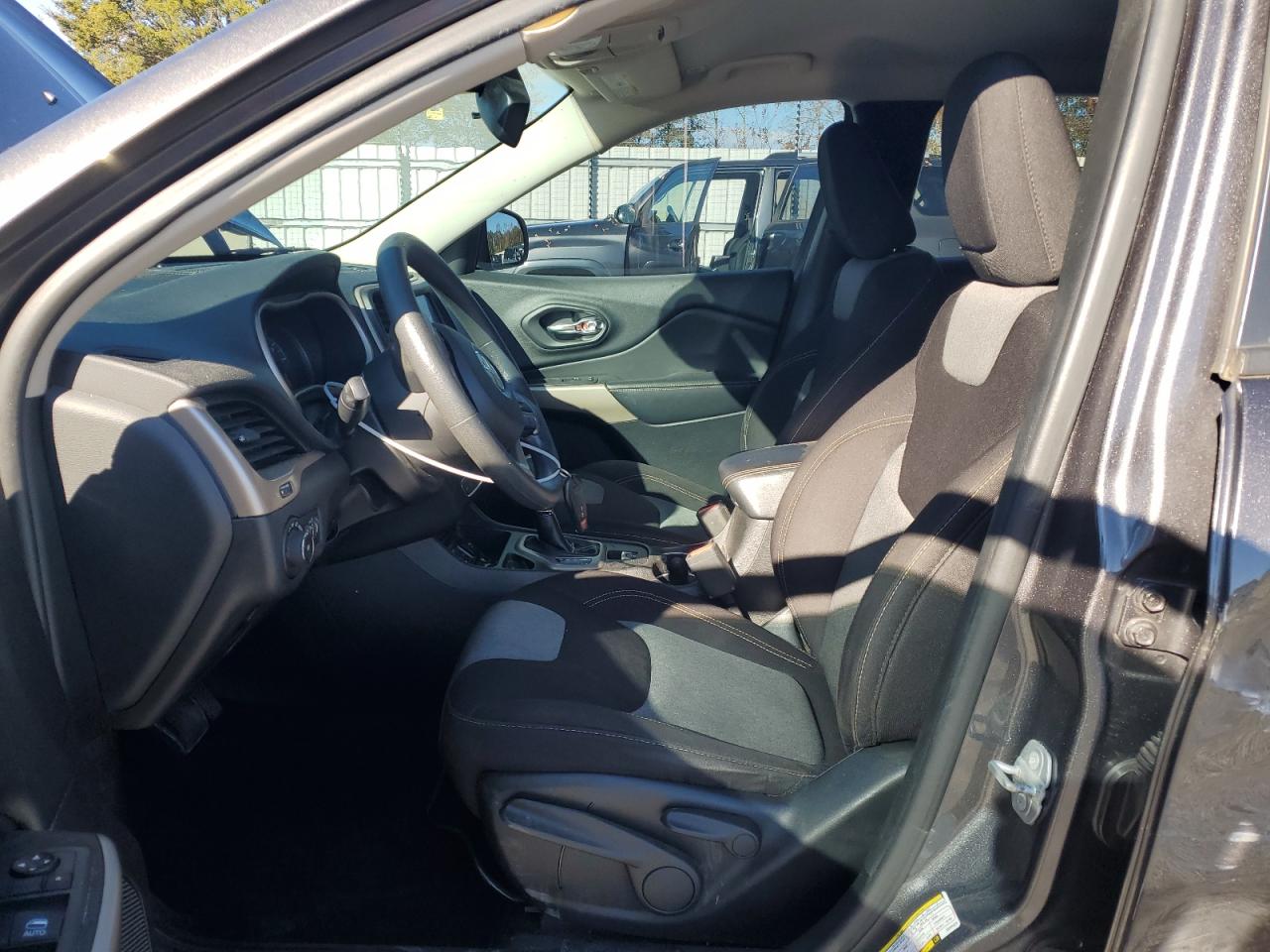 2018 Jeep Cherokee Latitude VIN: 1C4PJLCX4JD604666 Lot: 91784495