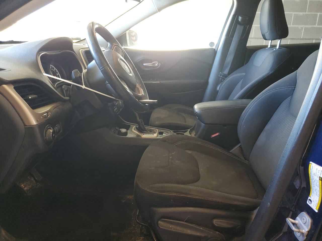 2015 Jeep Cherokee Latitude VIN: 1C4PJMCB0FW691925 Lot: 90706025