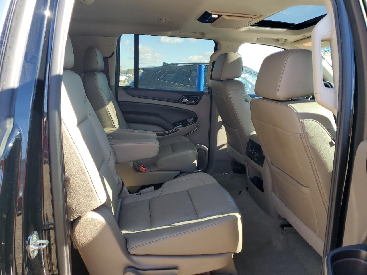 2017 Chevrolet Suburban K1500 Lt VIN: 1GNSKHKC7HR140845 Lot: 90665885