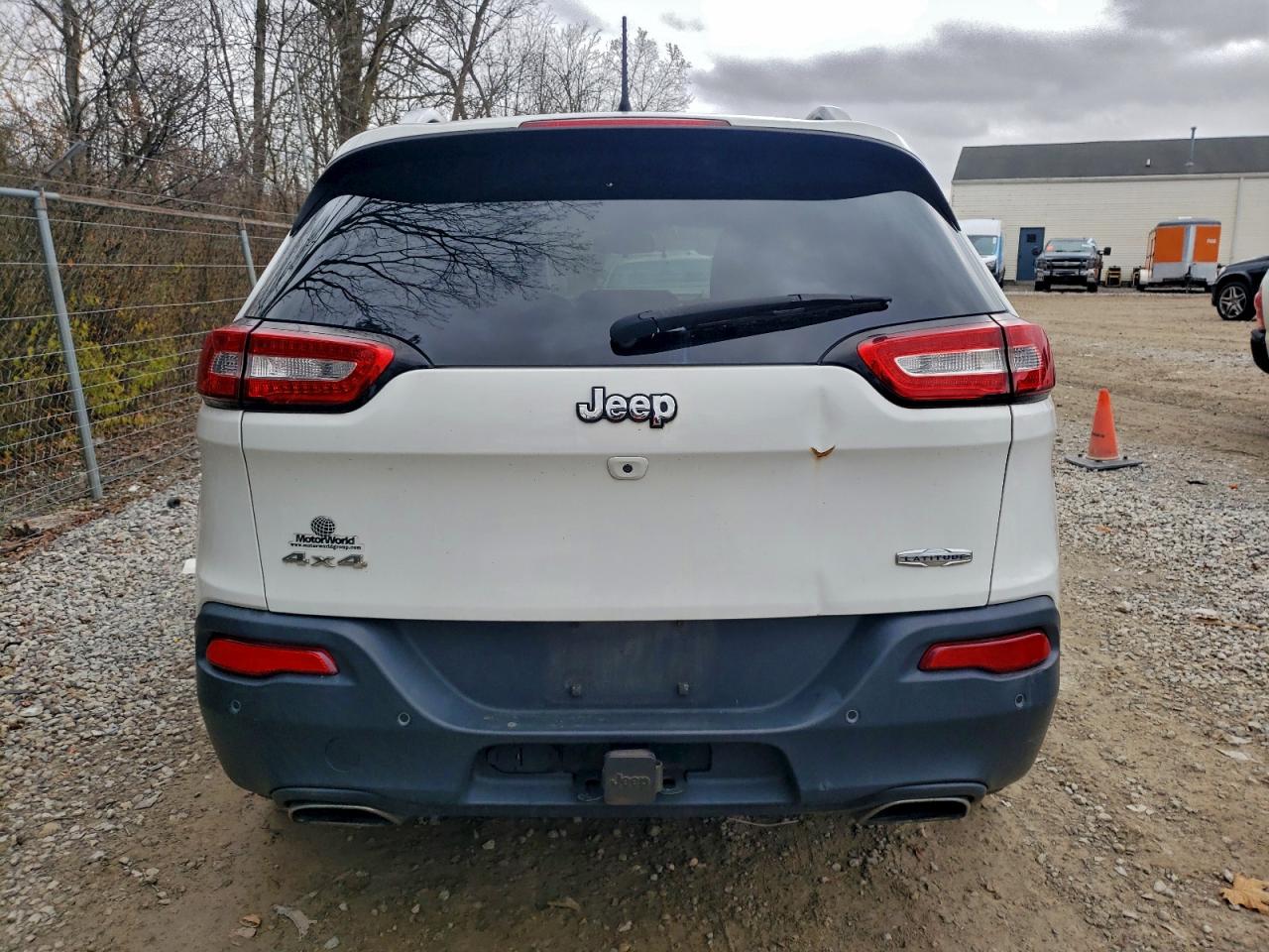 2015 Jeep Cherokee Latitude VIN: 1C4PJMCS2FW703895 Lot: 93817495