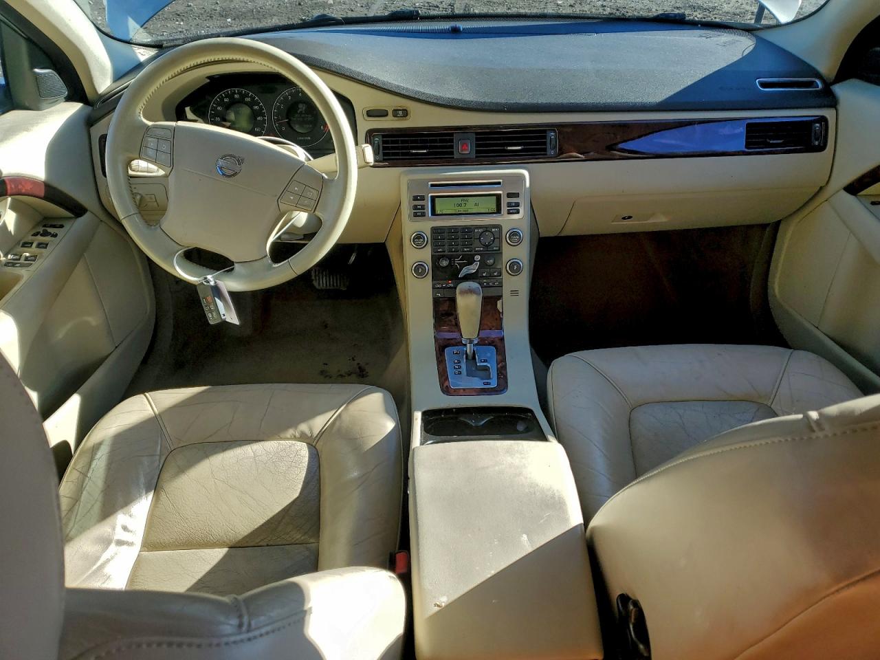 2008 Volvo V70 3.2 VIN: YV1BW982081051421 Lot: 94066475