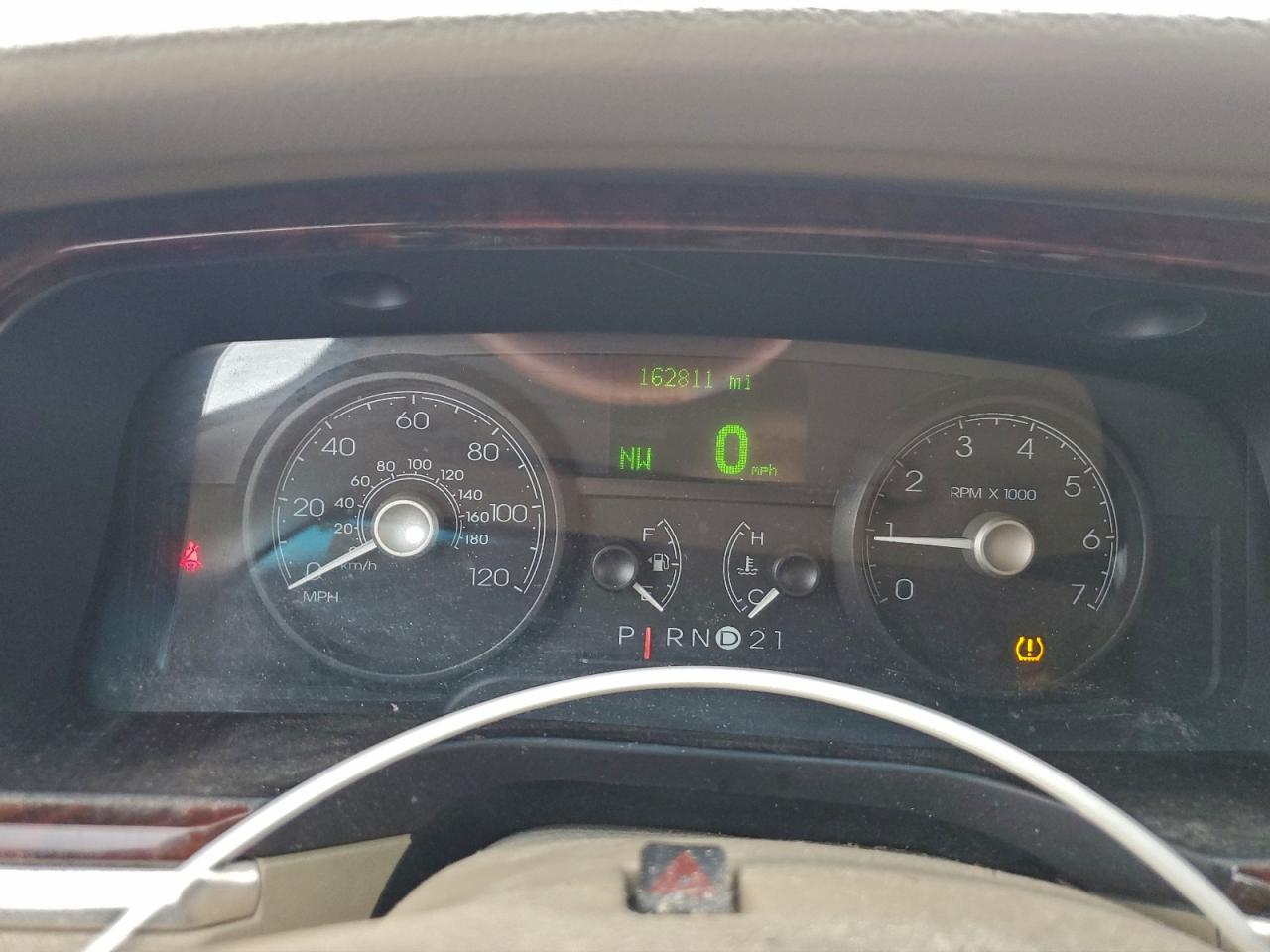 2009 Lincoln Town Car Signature Limited VIN: 2LNHM82V69X617895 Lot: 94491865