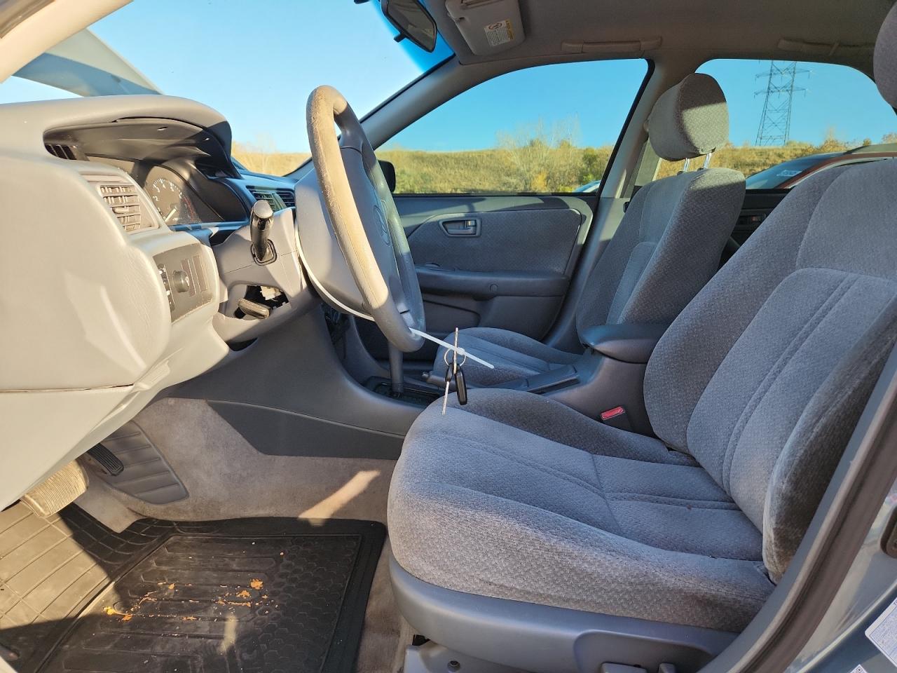 2000 Toyota Camry Ce VIN: 4T1BG22K3YU982654 Lot: 90749825