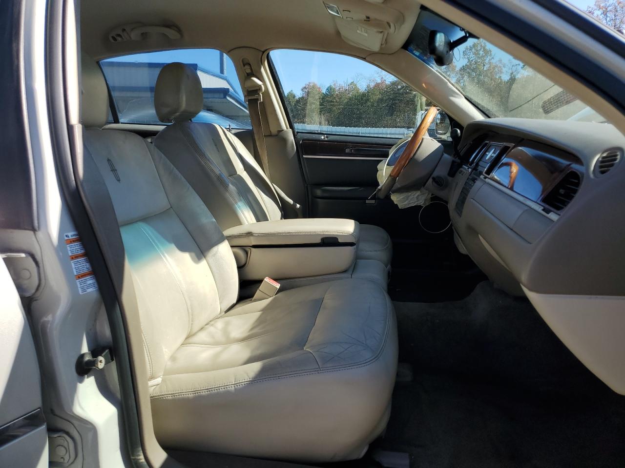 2004 Lincoln Town Car Ultimate VIN: 1LNHM83W04Y622705 Lot: 91398905