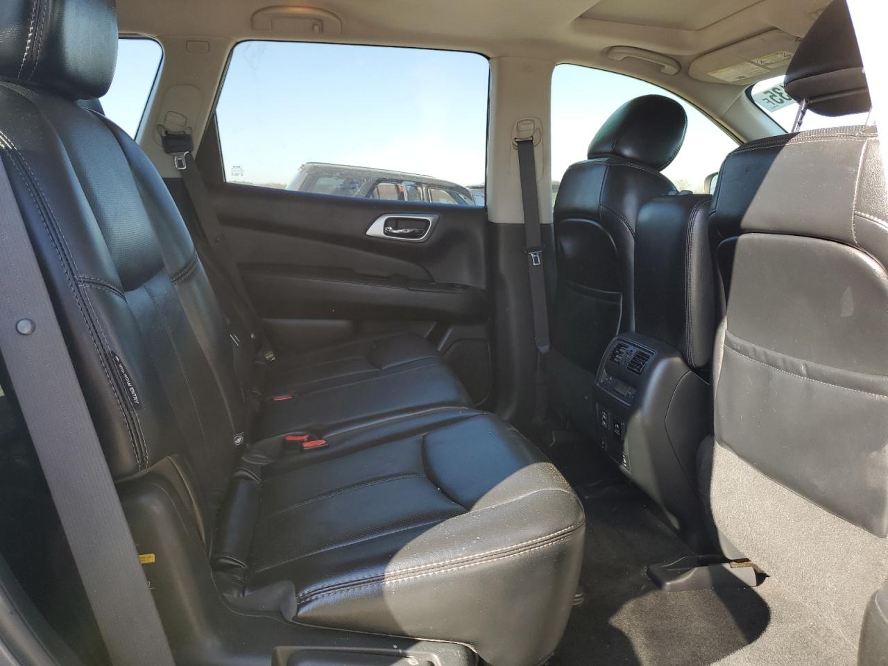 2018 Nissan Pathfinder S VIN: 5N1DR2MM3JC655832 Lot: 92684135