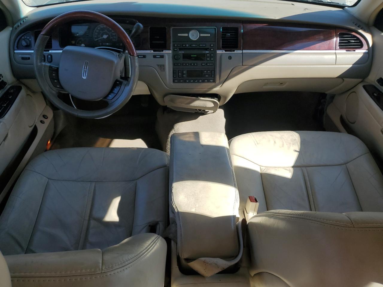 2005 Lincoln Town Car Signature Limited VIN: 1LNHM82WX5Y649087 Lot: 92838275