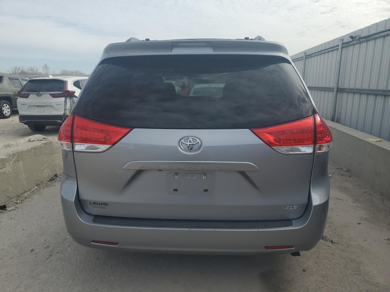 2012 Toyota Sienna Xle VIN: 5TDYK3DC5CS244361 Lot: 92138635
