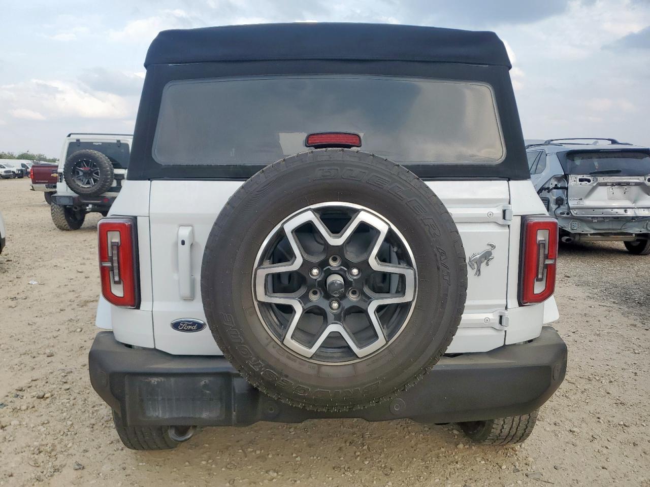 2023 Ford Bronco Base VIN: 1FMEE5DP5PLB17492 Lot: 92749175