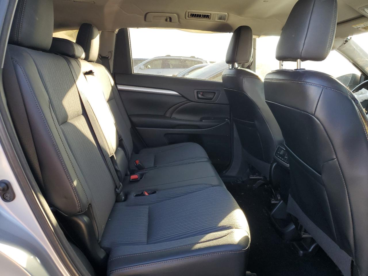 2015 Toyota Highlander Le VIN: 5TDBKRFH6FS154044 Lot: 92873045