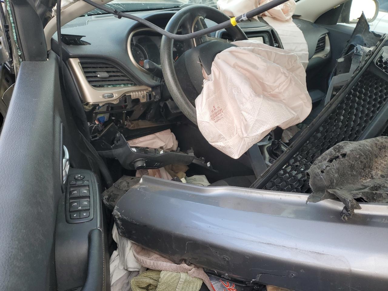 2015 Jeep Cherokee Sport VIN: 1C4PJLAB2FW762099 Lot: 91863455