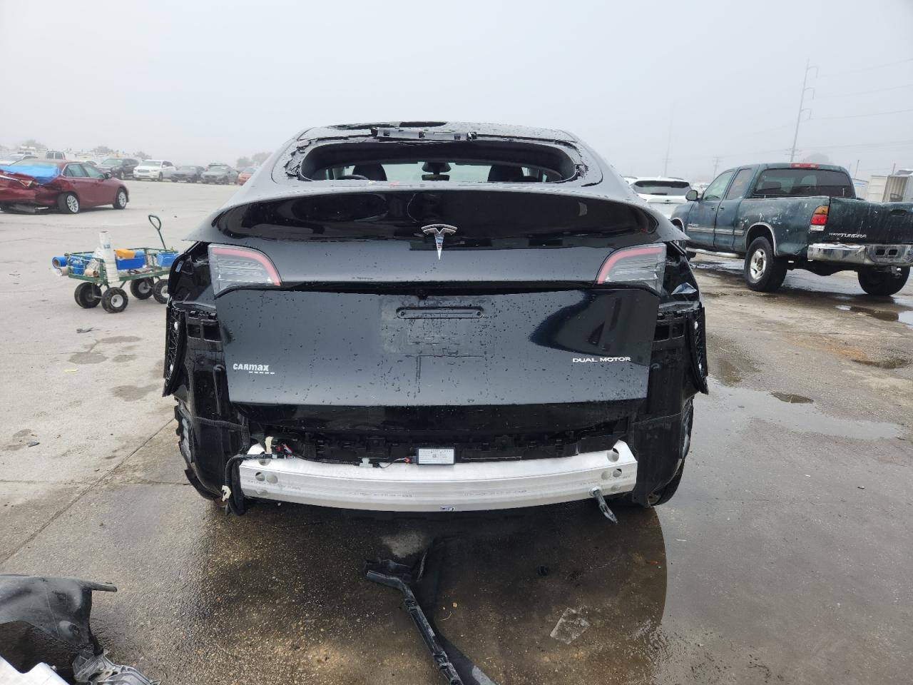 2025 Tesla Model Y VIN: 7SAYGDEE9SF305918 Lot: 84817505