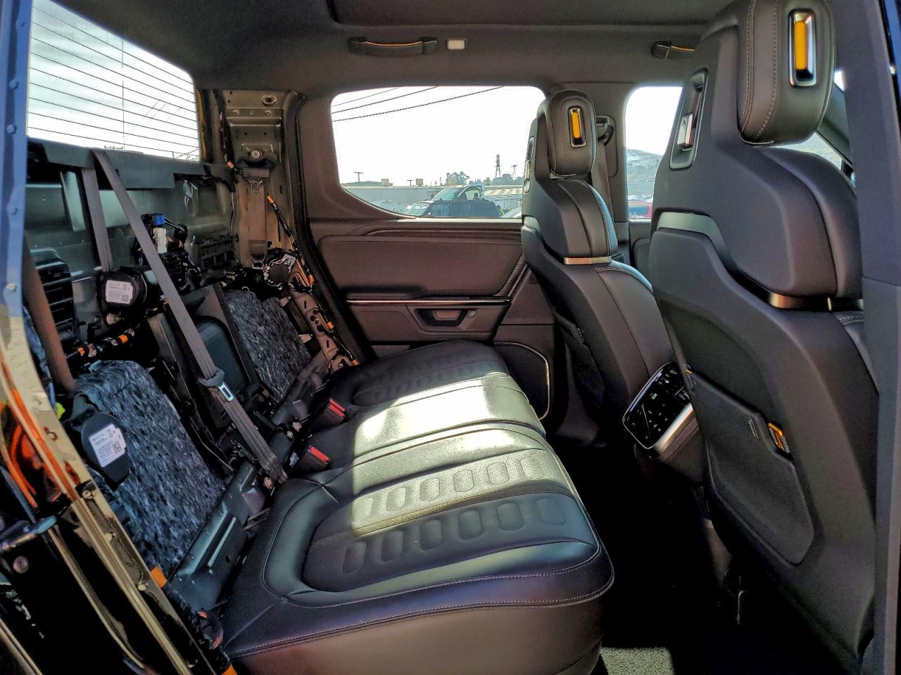 2025 Rivian R1T Adventure VIN: 7FCTGBAA8SN037695 Lot: 93740215