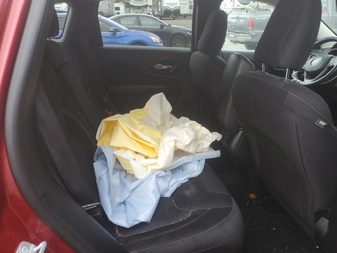 2015 Jeep Cherokee Latitude VIN: 1C4PJMCBXFW744503 Lot: 92205705