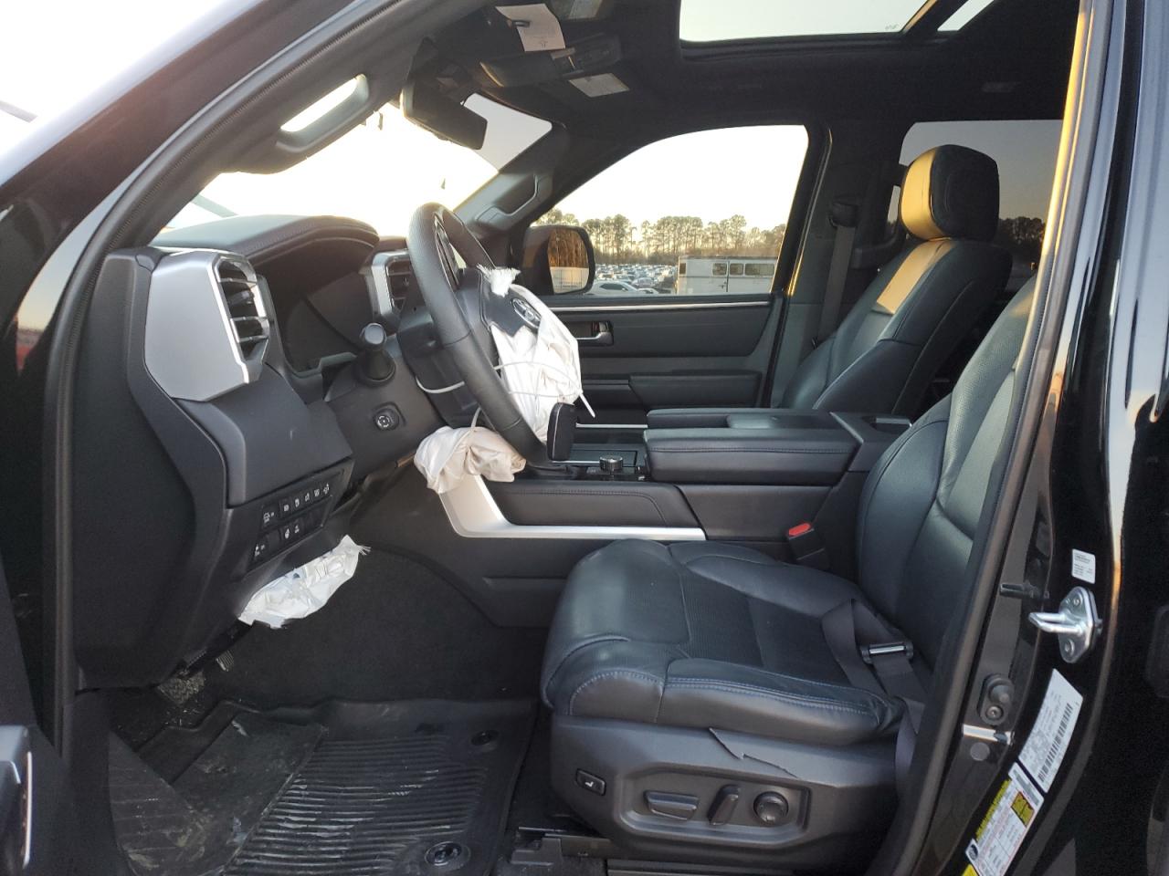 2024 Toyota Sequoia Sr5 VIN: 7SVAAAAAXRX003044 Lot: 92156405