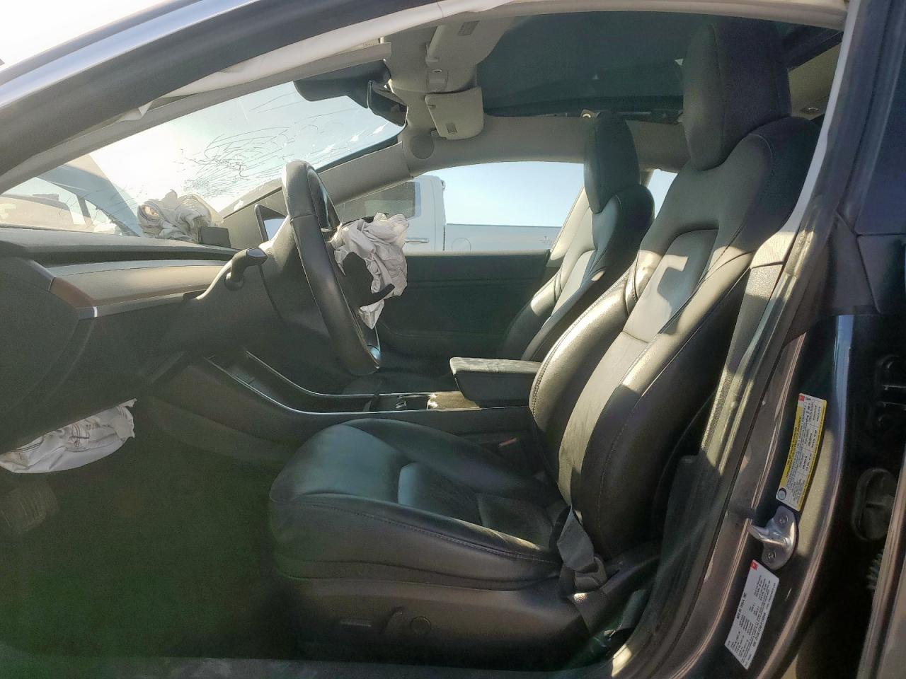 2018 Tesla Model 3 VIN: 5YJ3E1EAXJF158046 Lot: 92931215