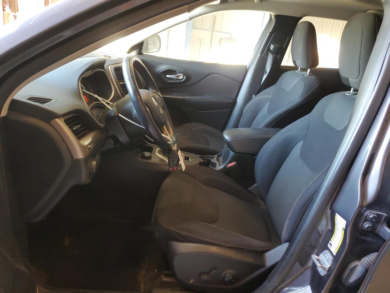 2016 Jeep Cherokee Latitude VIN: 1C4PJMCS9GW161373 Lot: 92336615