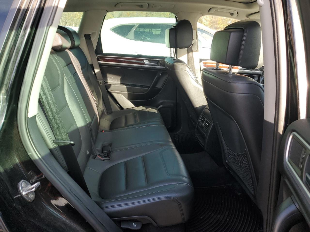 2012 Volkswagen Touareg Hybrid VIN: WVGEG9BP1CD008374 Lot: 91890555