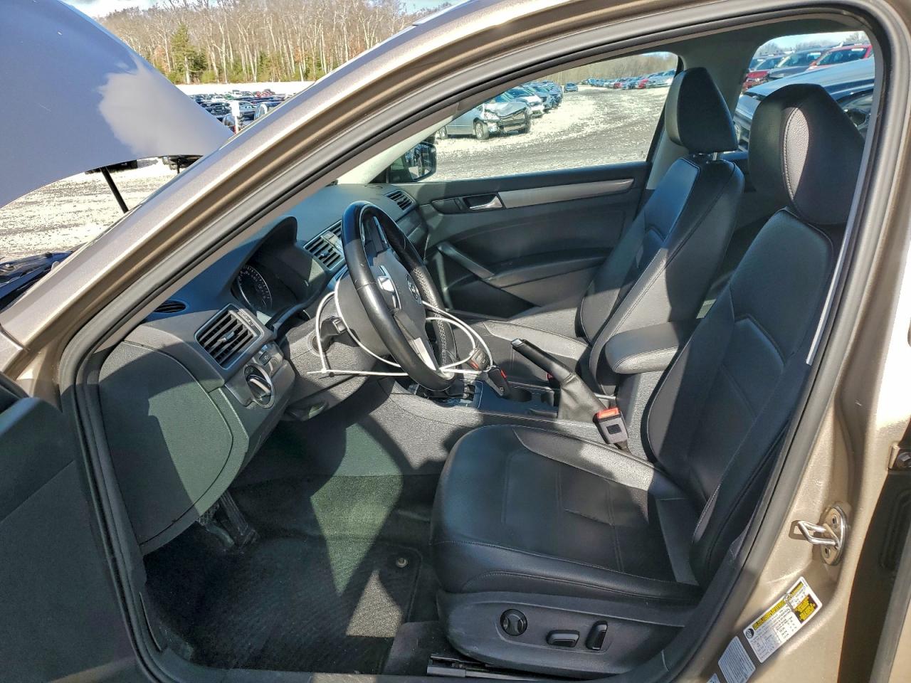 2015 Volkswagen Passat S VIN: 1VWAT7A30FC073404 Lot: 94255755