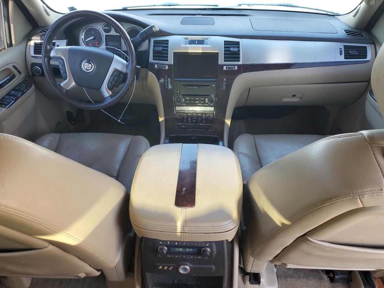 2010 Cadillac Escalade Luxury VIN: 1GYUKBEF9AR240806 Lot: 92390025