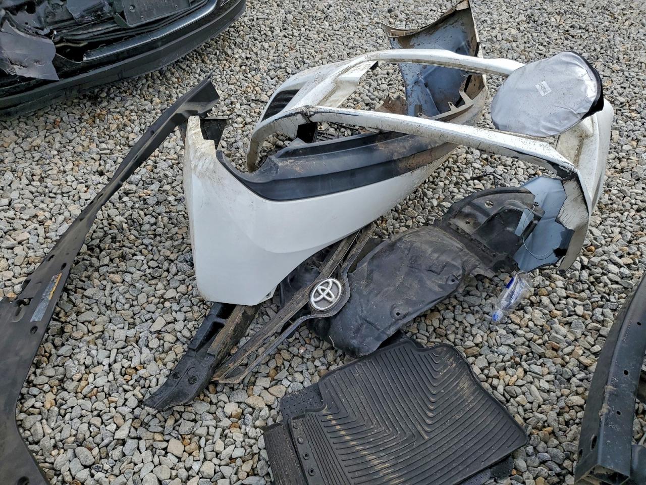 2015 Toyota Corolla L VIN: 5YFBURHE1FP194506 Lot: 93561195